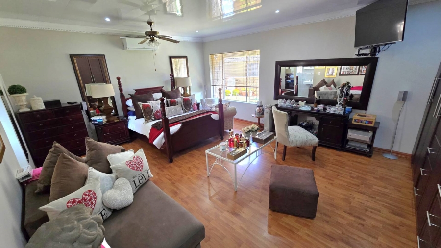 5 Bedroom Property for Sale in Raceview Gauteng