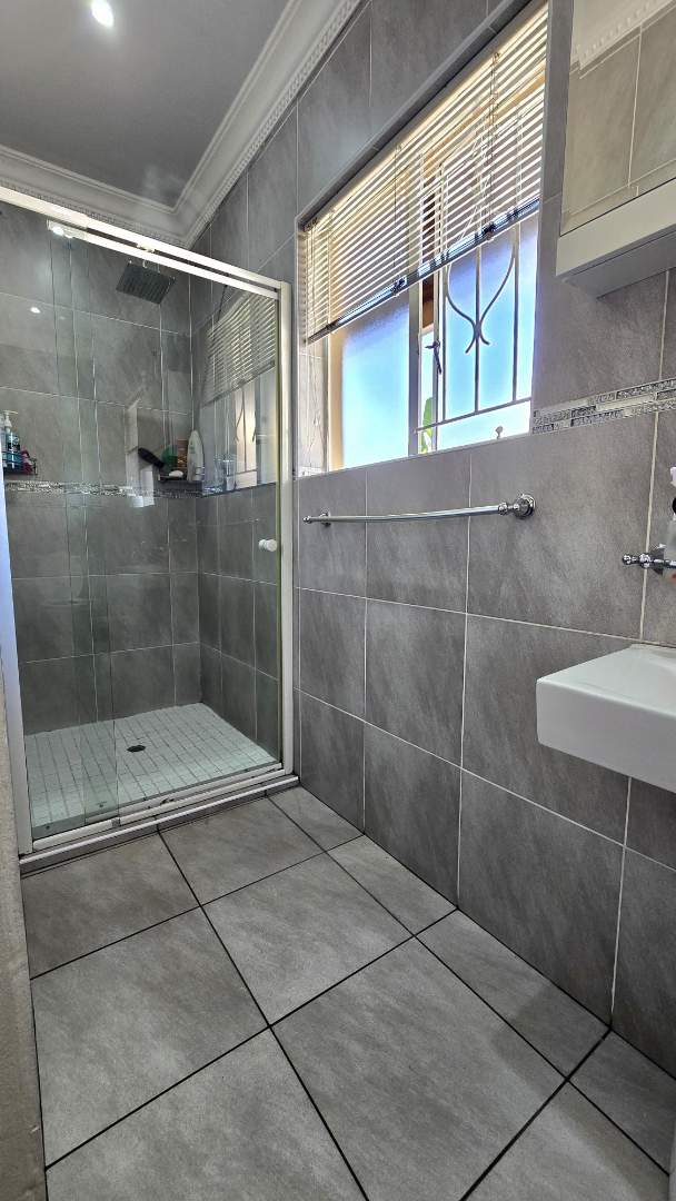 5 Bedroom Property for Sale in Raceview Gauteng