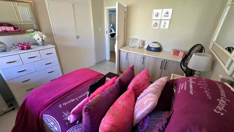 5 Bedroom Property for Sale in Raceview Gauteng