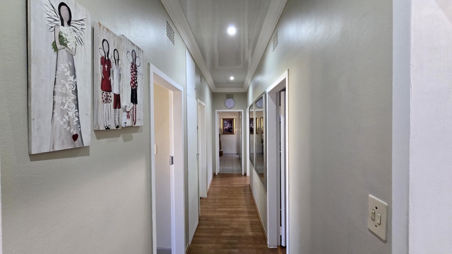 5 Bedroom Property for Sale in Raceview Gauteng