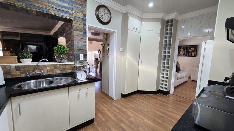 5 Bedroom Property for Sale in Raceview Gauteng