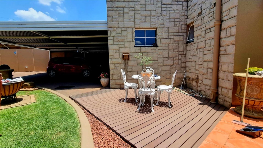 5 Bedroom Property for Sale in Raceview Gauteng