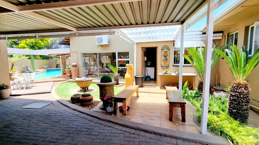 5 Bedroom Property for Sale in Raceview Gauteng