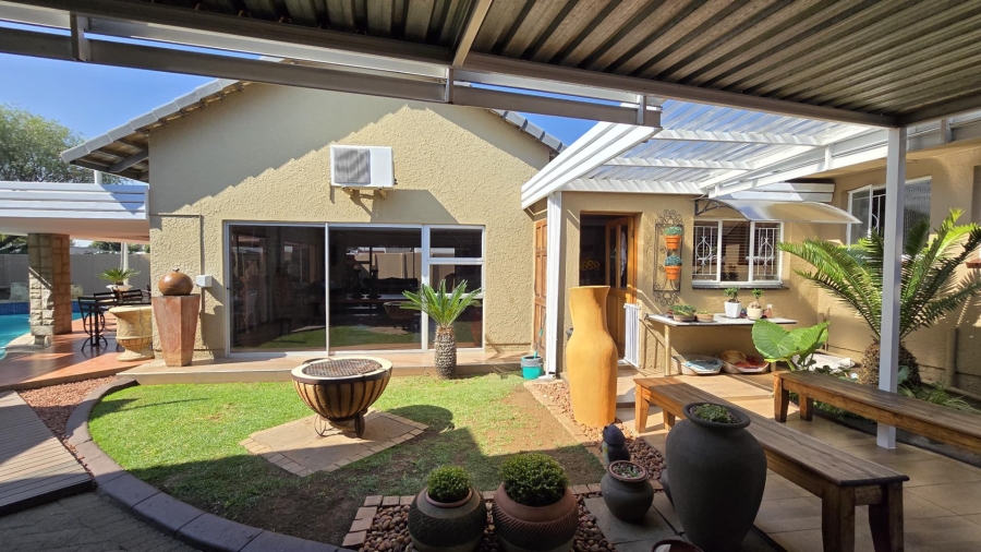5 Bedroom Property for Sale in Raceview Gauteng