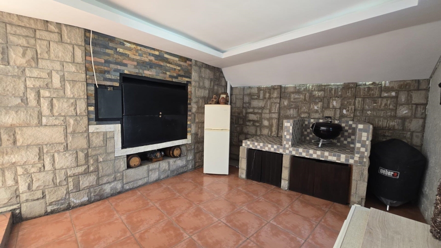 5 Bedroom Property for Sale in Raceview Gauteng