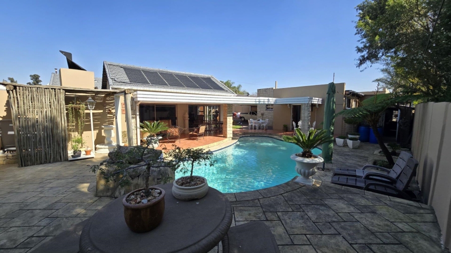 5 Bedroom Property for Sale in Raceview Gauteng