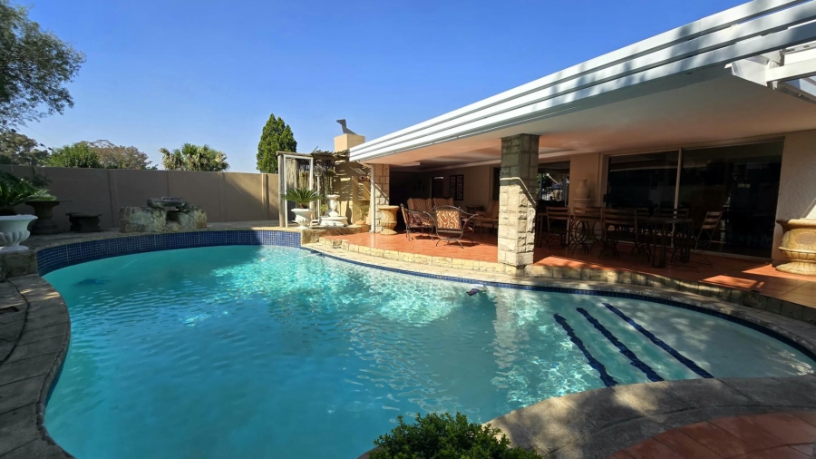 5 Bedroom Property for Sale in Raceview Gauteng