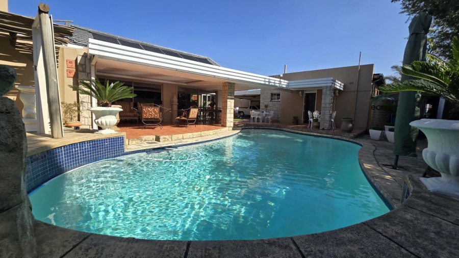 5 Bedroom Property for Sale in Raceview Gauteng