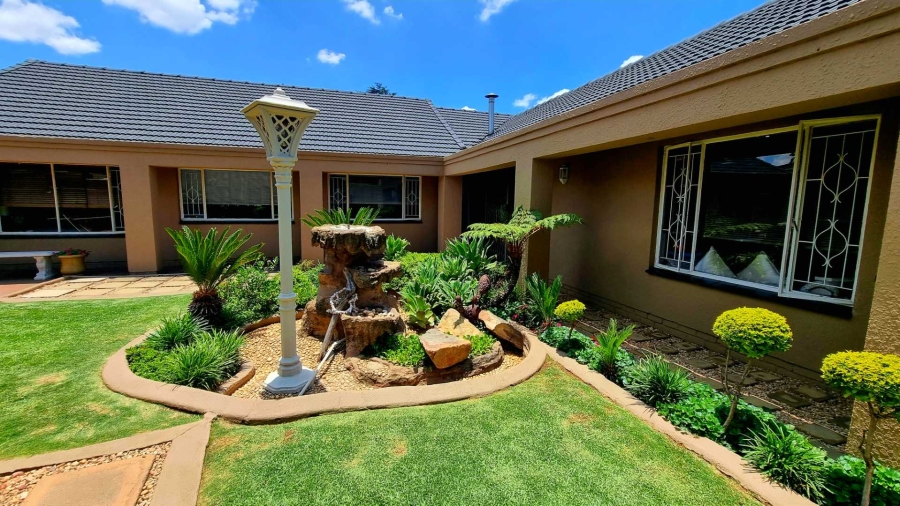 5 Bedroom Property for Sale in Raceview Gauteng