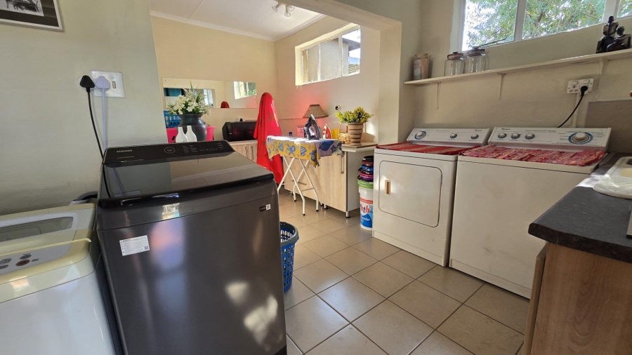 5 Bedroom Property for Sale in Raceview Gauteng
