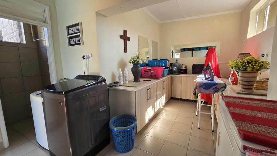 5 Bedroom Property for Sale in Raceview Gauteng