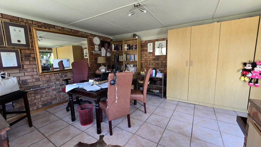 5 Bedroom Property for Sale in Raceview Gauteng