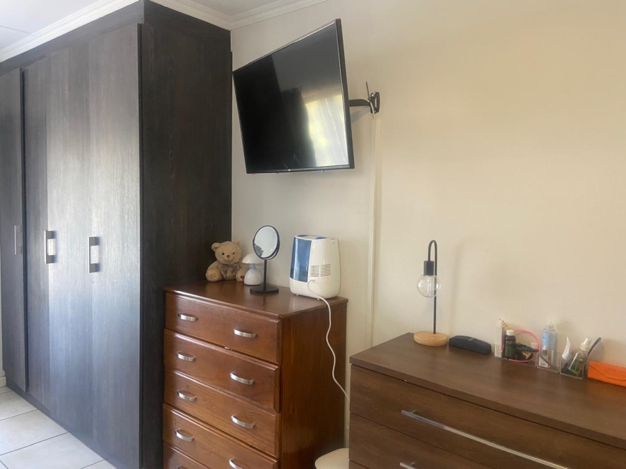 2 Bedroom Property for Sale in Oakdene Gauteng