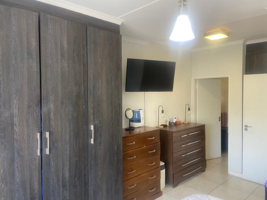 2 Bedroom Property for Sale in Oakdene Gauteng