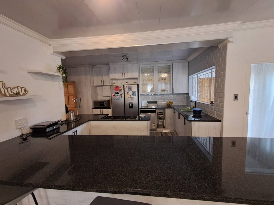 6 Bedroom Property for Sale in Mayfield Gauteng