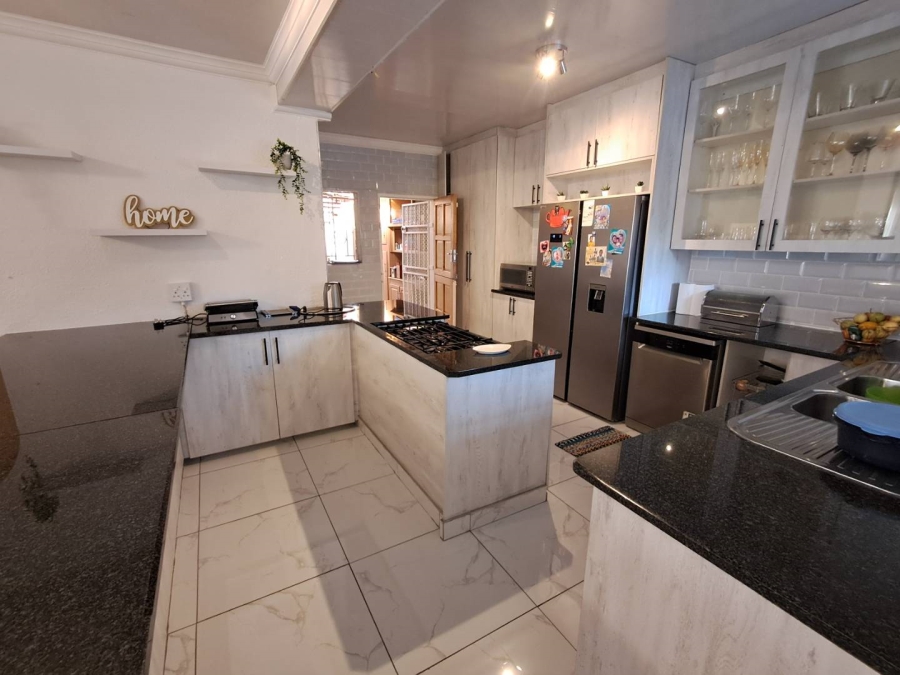 6 Bedroom Property for Sale in Mayfield Gauteng