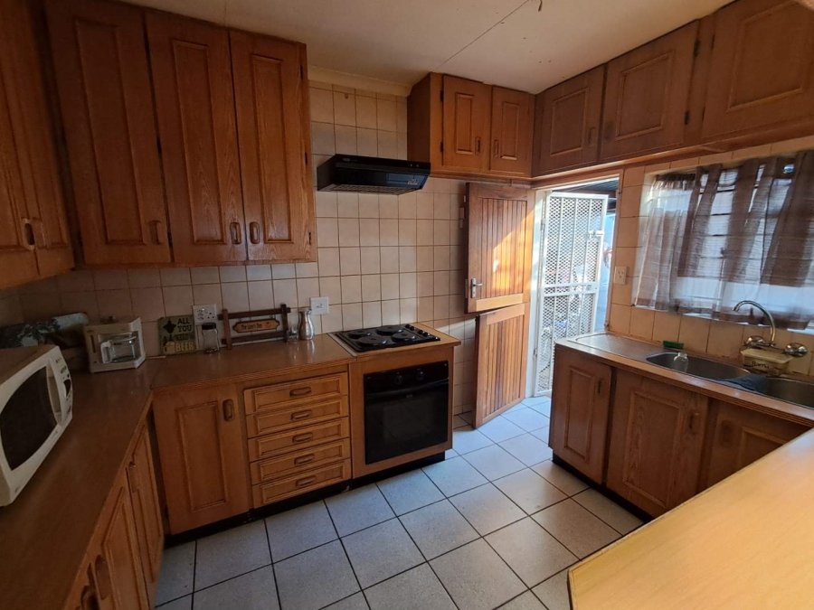 6 Bedroom Property for Sale in Mayfield Gauteng