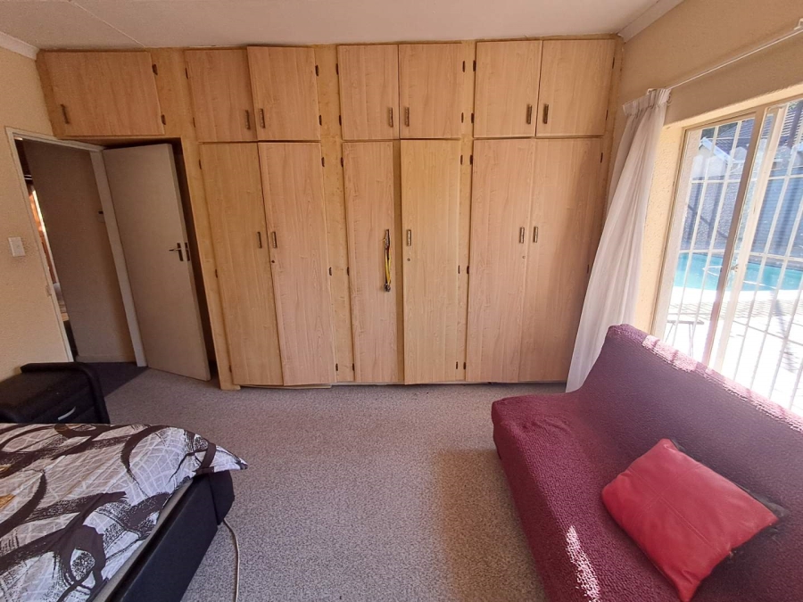 6 Bedroom Property for Sale in Mayfield Gauteng
