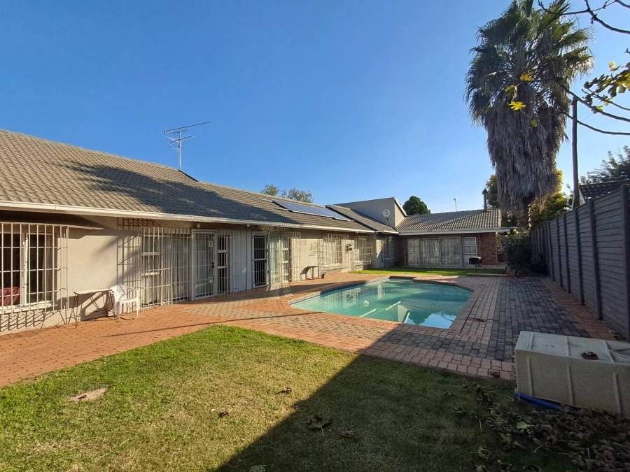 6 Bedroom Property for Sale in Mayfield Gauteng