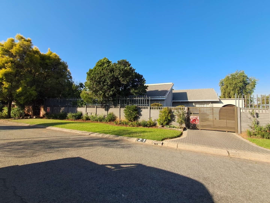 6 Bedroom Property for Sale in Mayfield Gauteng