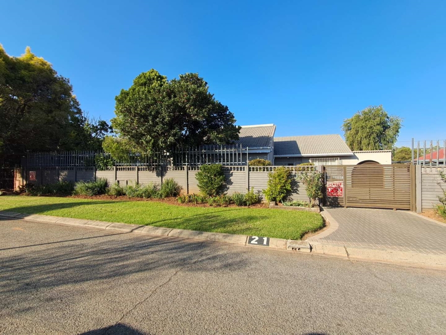 6 Bedroom Property for Sale in Mayfield Gauteng