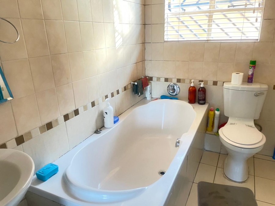 2 Bedroom Property for Sale in Winchester Hills Gauteng