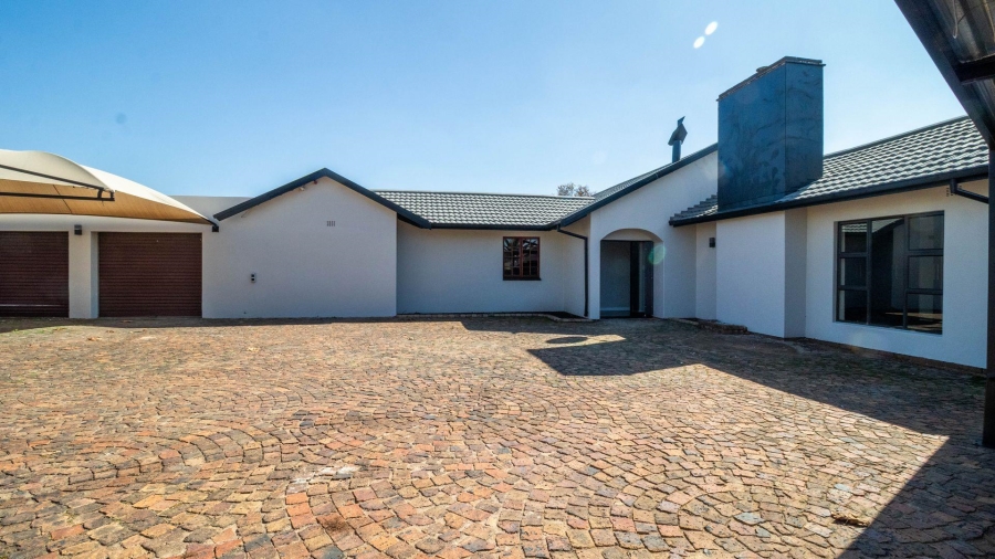 4 Bedroom Property for Sale in East Geduld Gauteng