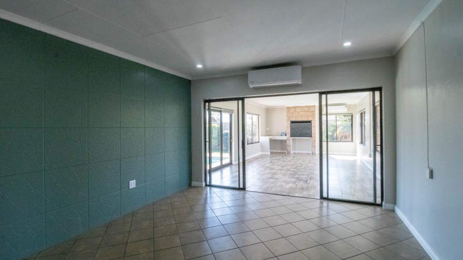 4 Bedroom Property for Sale in East Geduld Gauteng