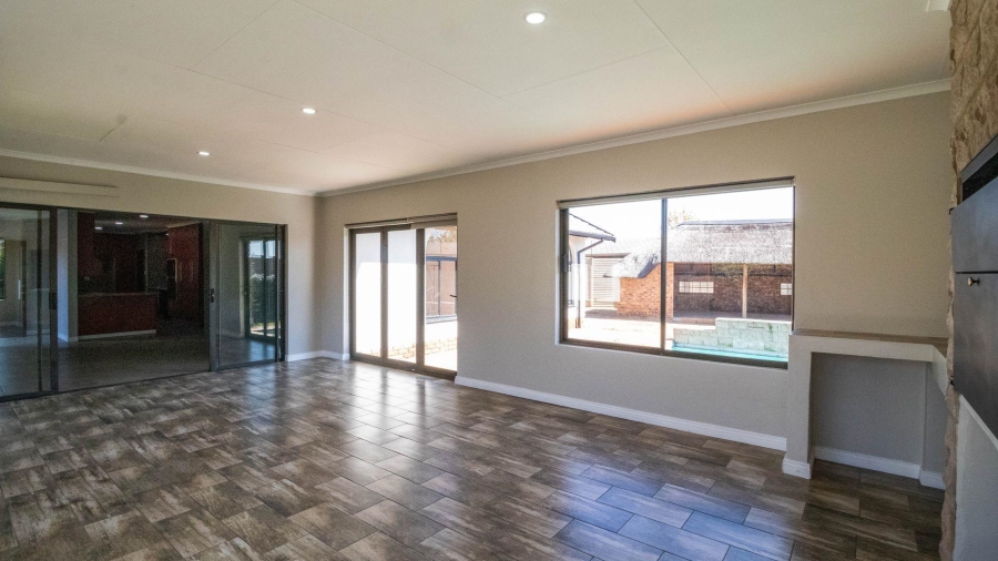 4 Bedroom Property for Sale in East Geduld Gauteng
