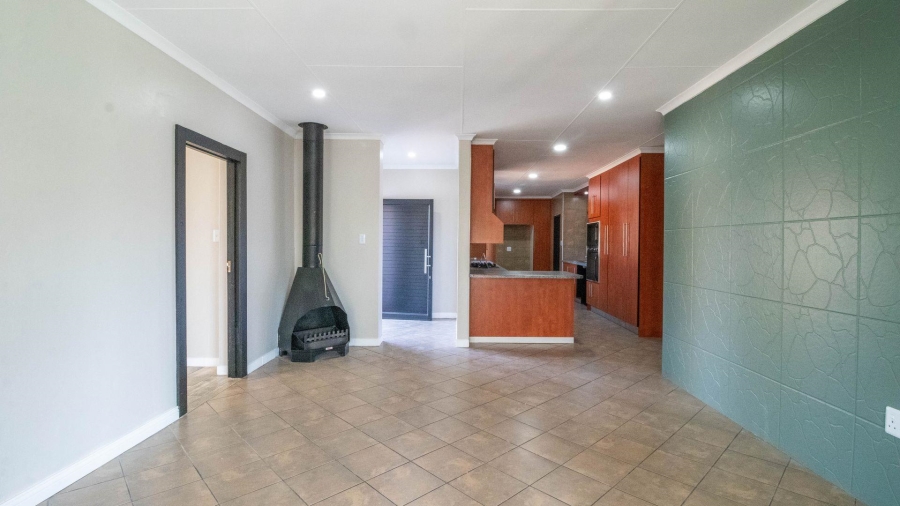 4 Bedroom Property for Sale in East Geduld Gauteng