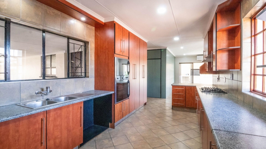 4 Bedroom Property for Sale in East Geduld Gauteng