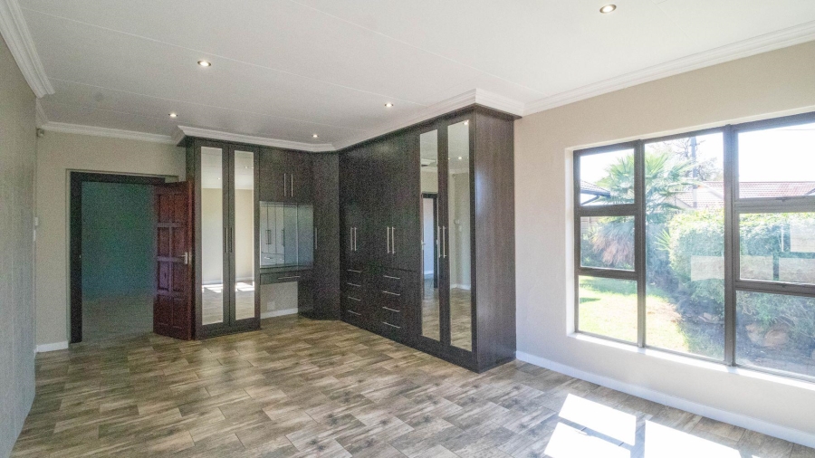 4 Bedroom Property for Sale in East Geduld Gauteng