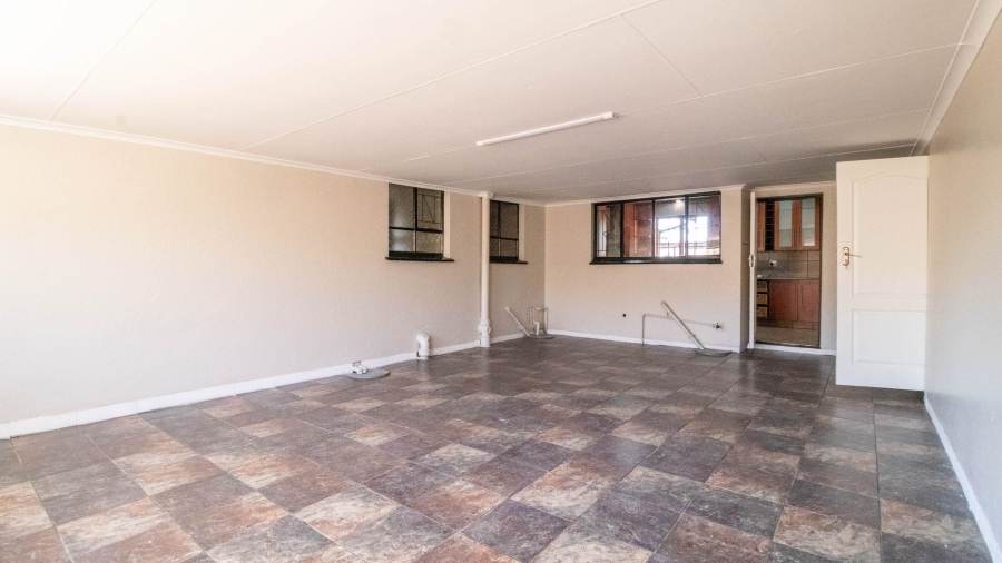 4 Bedroom Property for Sale in East Geduld Gauteng
