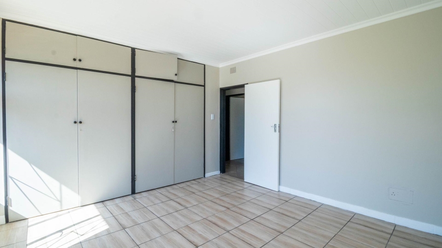 4 Bedroom Property for Sale in East Geduld Gauteng