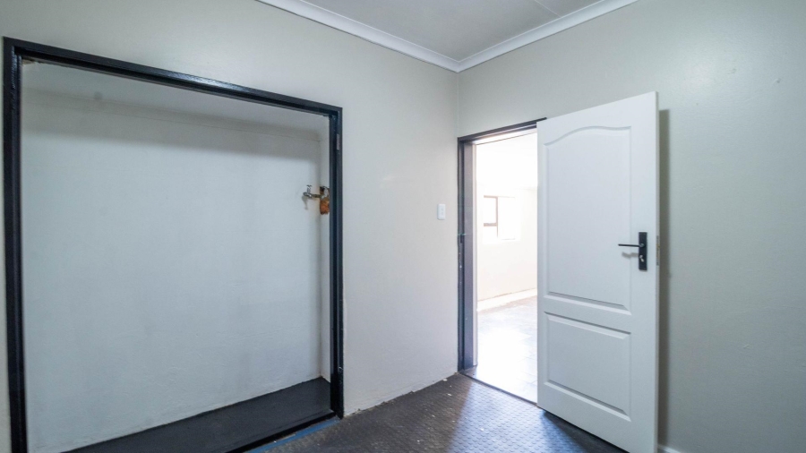 4 Bedroom Property for Sale in East Geduld Gauteng
