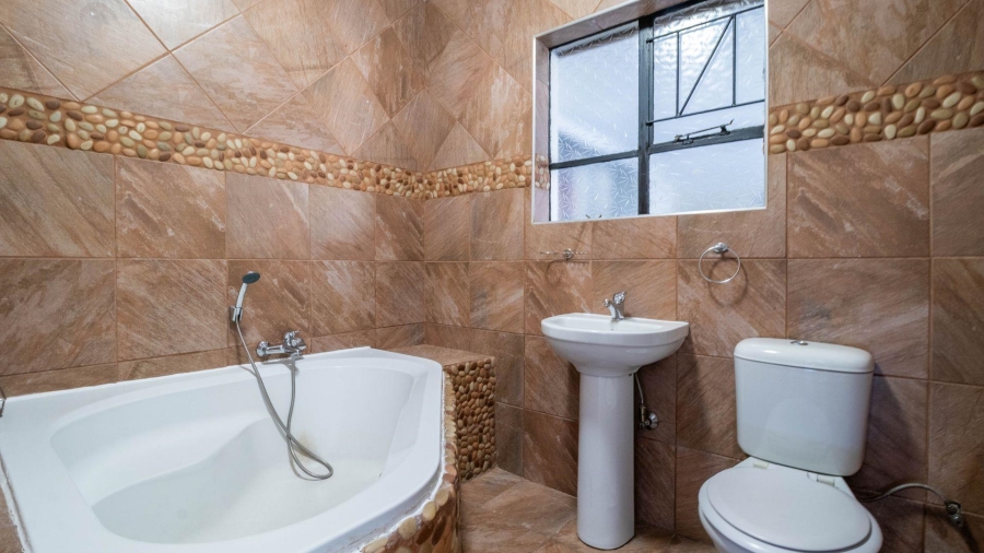 4 Bedroom Property for Sale in East Geduld Gauteng