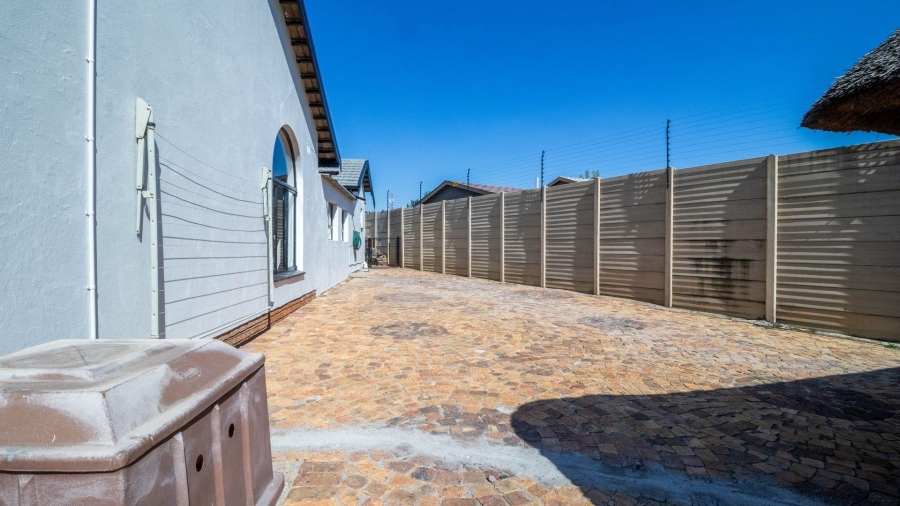 4 Bedroom Property for Sale in East Geduld Gauteng