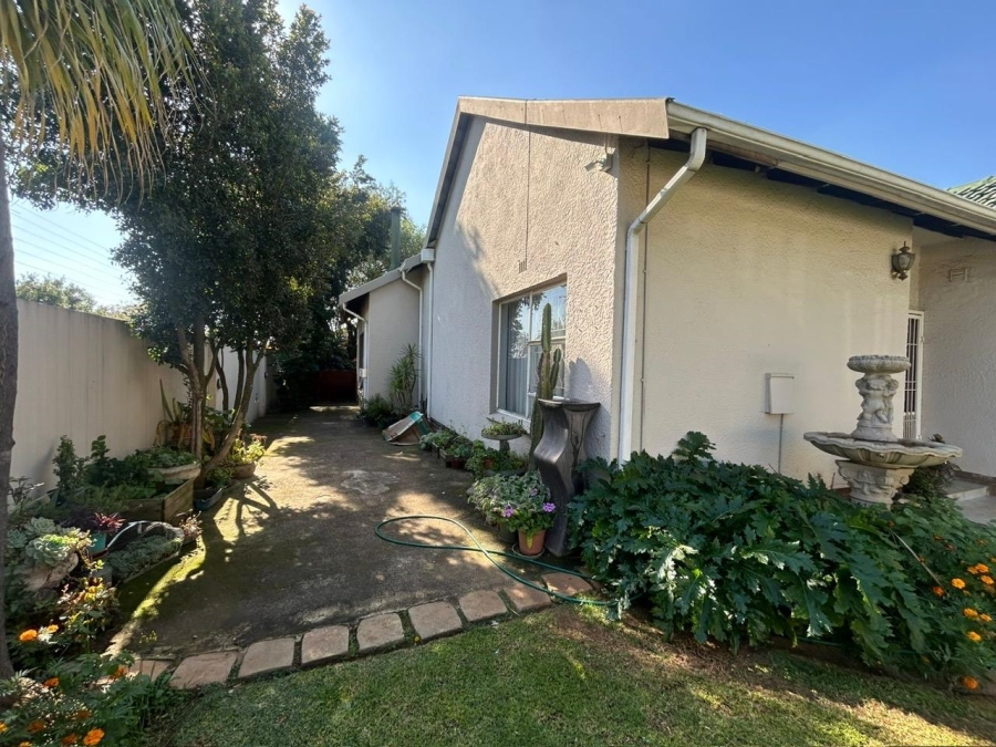 2 Bedroom Property for Sale in Farrarmere Gauteng