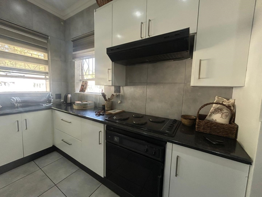 2 Bedroom Property for Sale in Farrarmere Gauteng