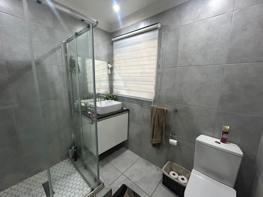2 Bedroom Property for Sale in Farrarmere Gauteng