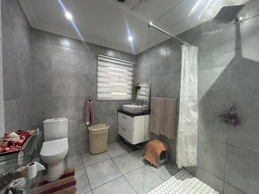 2 Bedroom Property for Sale in Farrarmere Gauteng