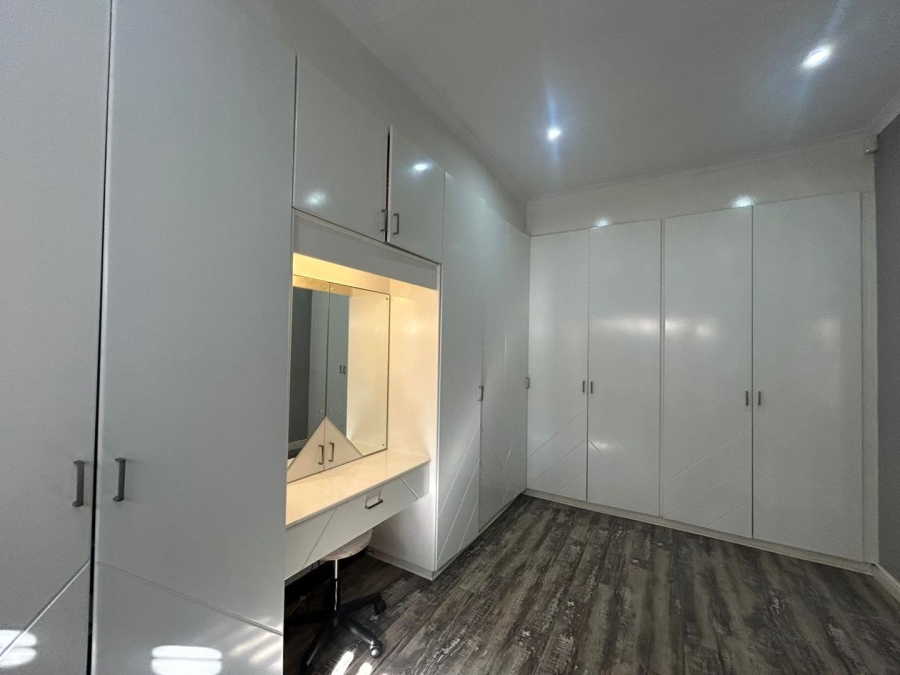 2 Bedroom Property for Sale in Farrarmere Gauteng