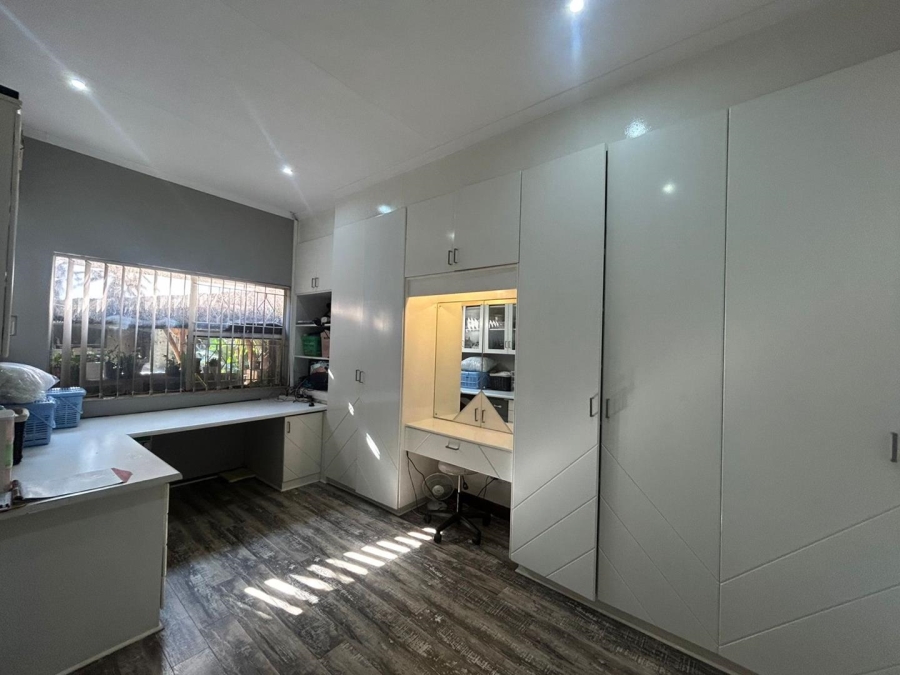 2 Bedroom Property for Sale in Farrarmere Gauteng
