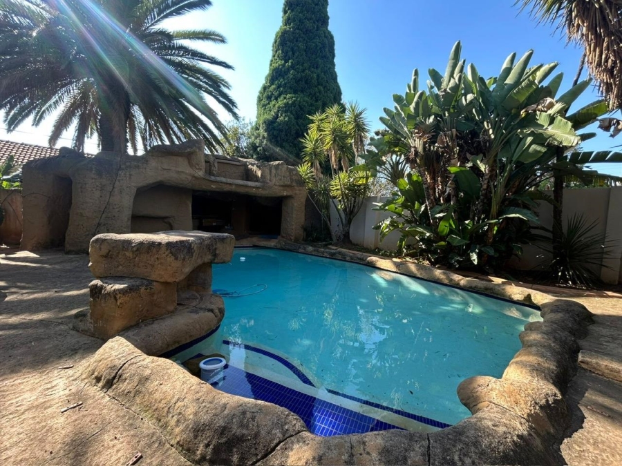 2 Bedroom Property for Sale in Farrarmere Gauteng