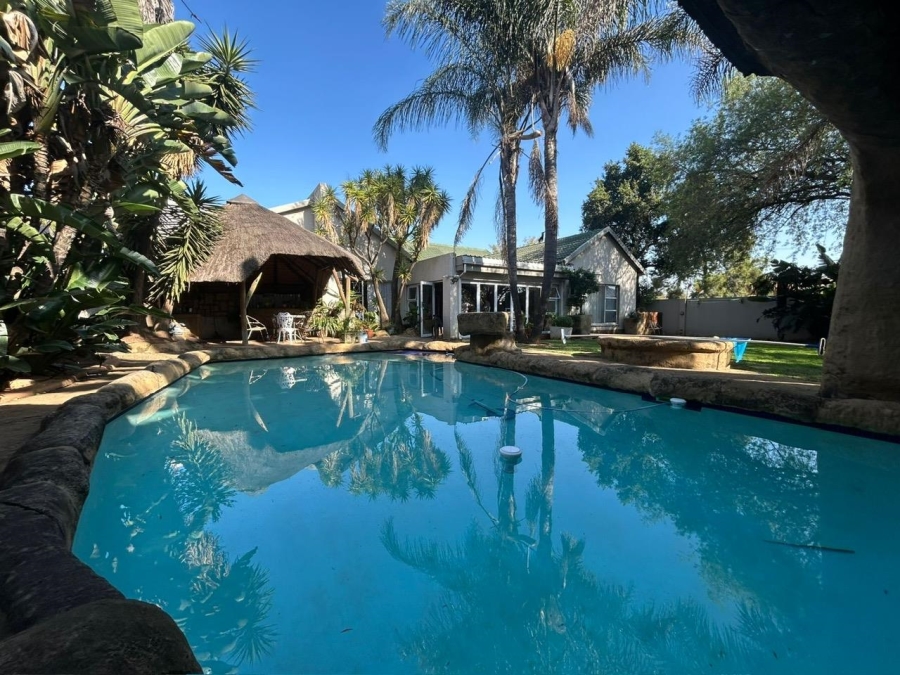 2 Bedroom Property for Sale in Farrarmere Gauteng