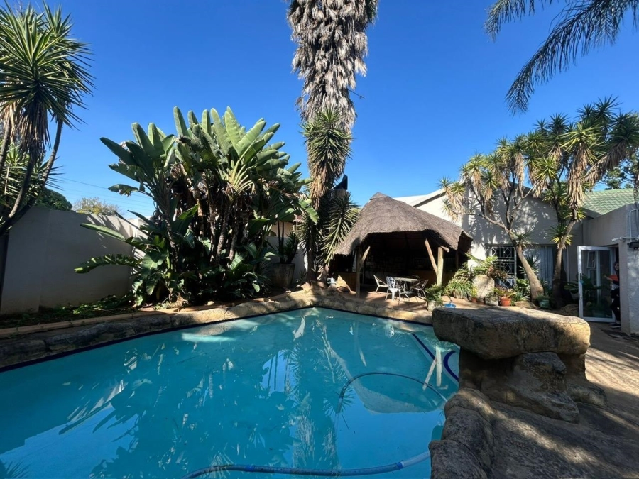 2 Bedroom Property for Sale in Farrarmere Gauteng