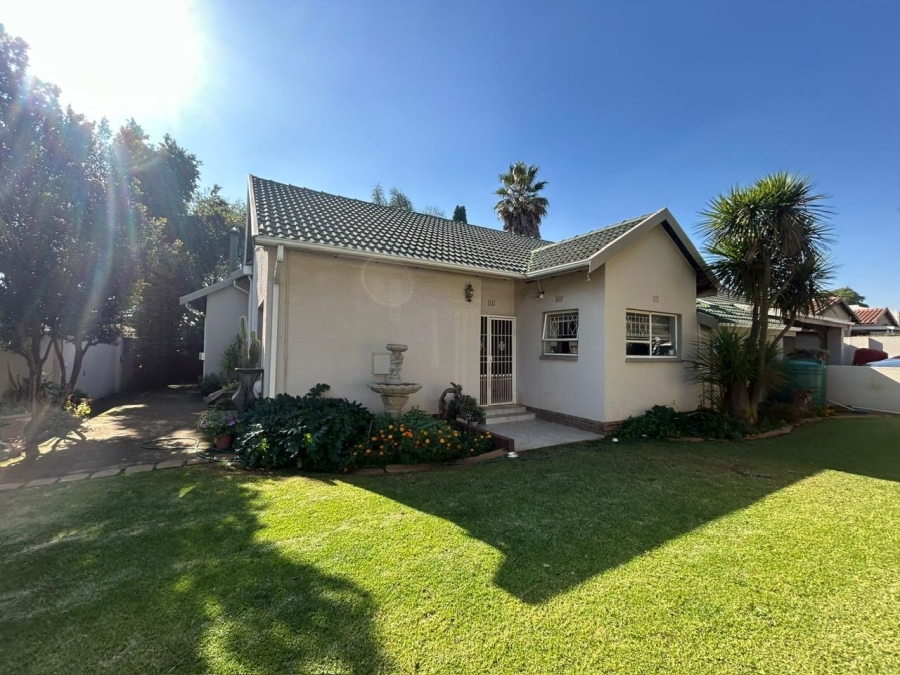2 Bedroom Property for Sale in Farrarmere Gauteng