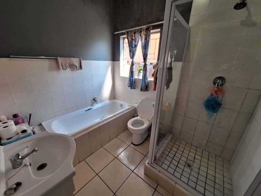 To Let 2 Bedroom Property for Rent in Weltevreden Park Gauteng