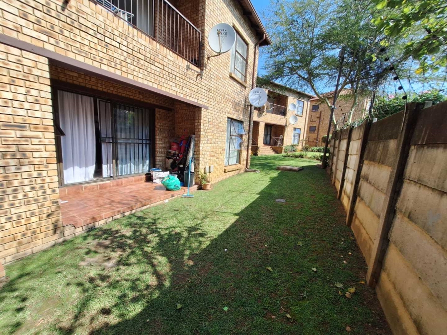 To Let 2 Bedroom Property for Rent in Weltevreden Park Gauteng