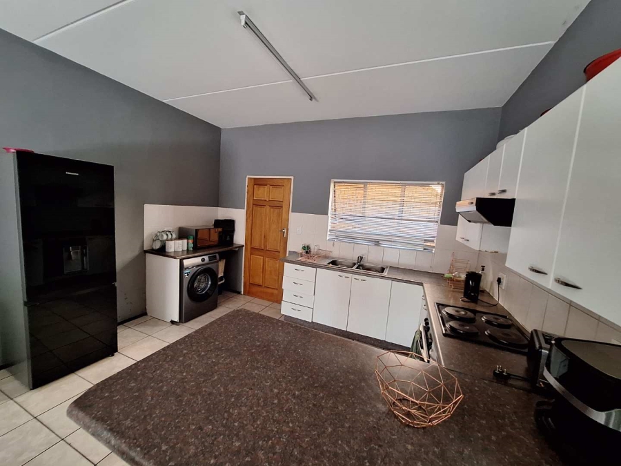 To Let 2 Bedroom Property for Rent in Weltevreden Park Gauteng